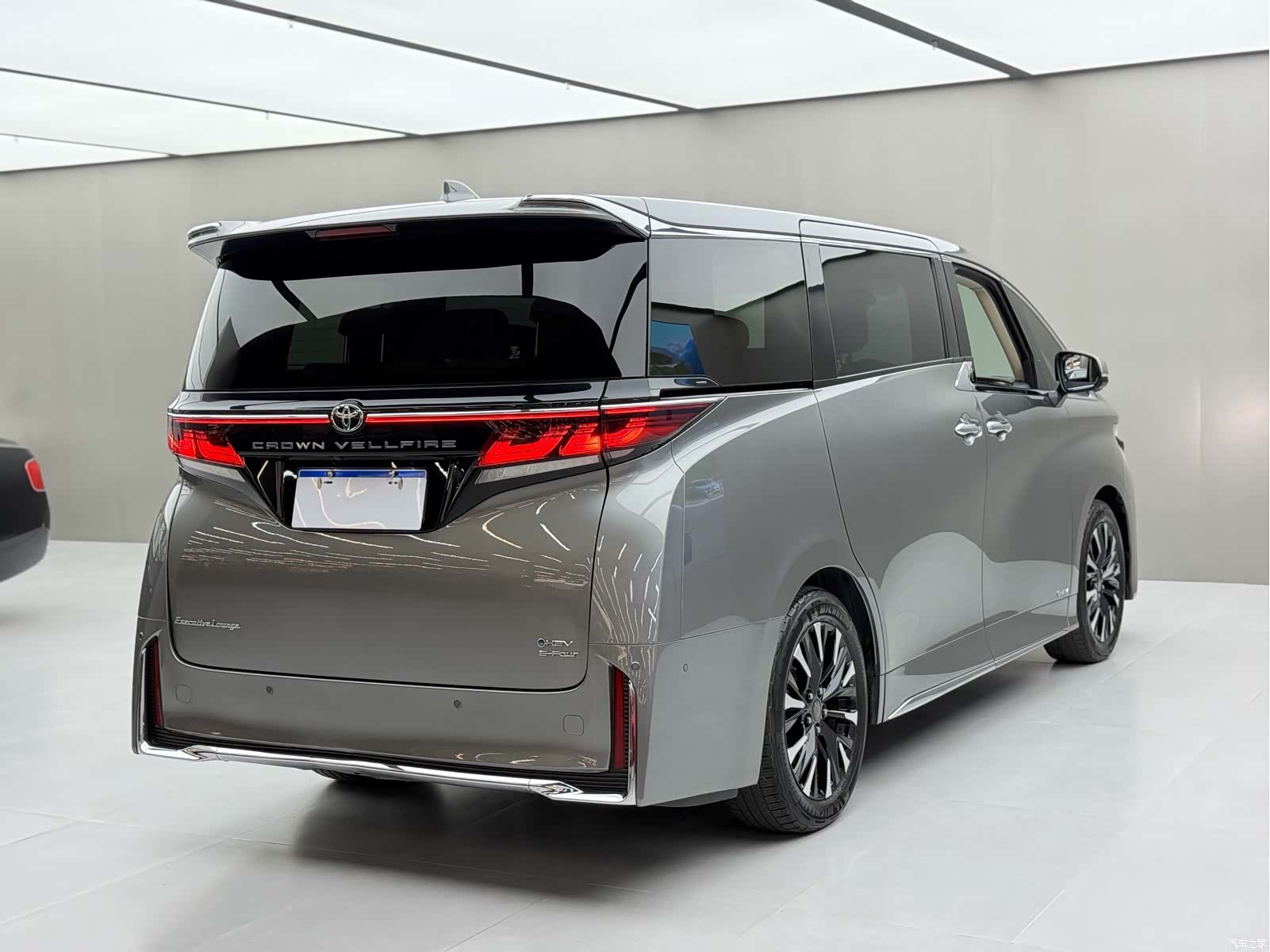 Toyota Vellfire, 2024 все фото