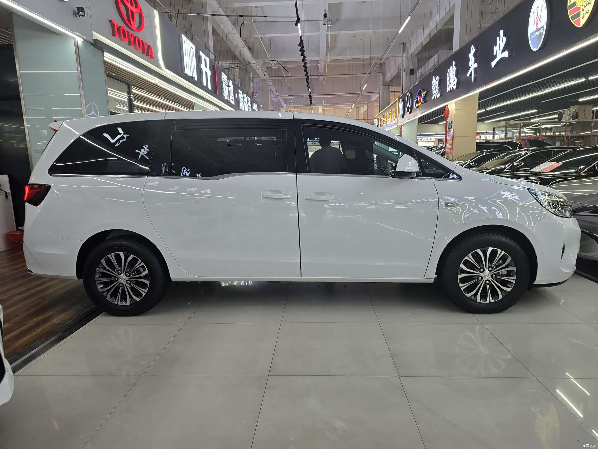 Buick GL8, 2021 3