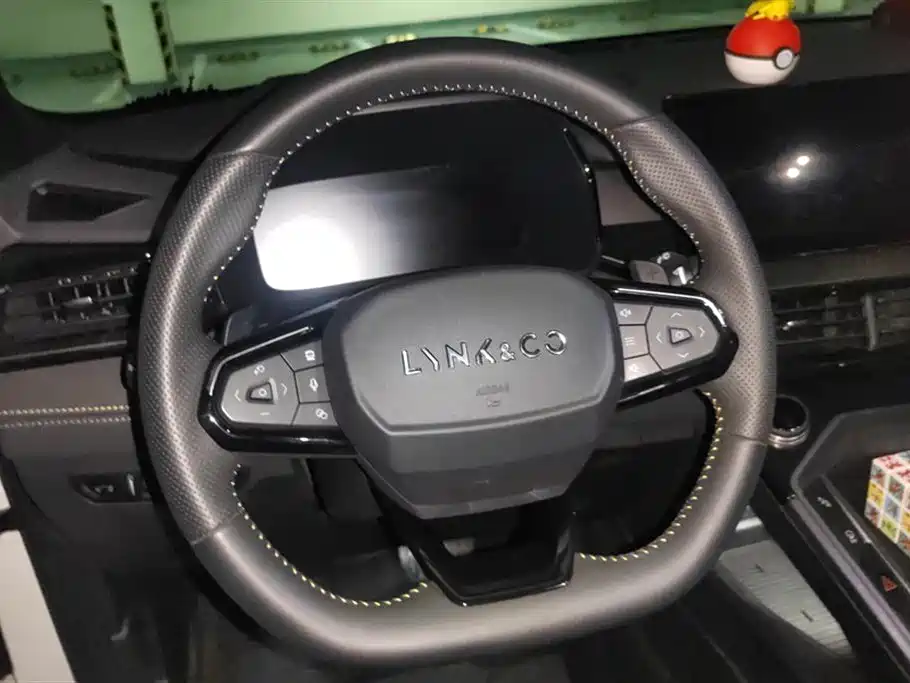 Lynk & Co 06