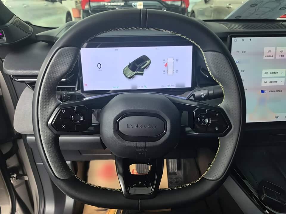 Lynk & Co 08 EM-P