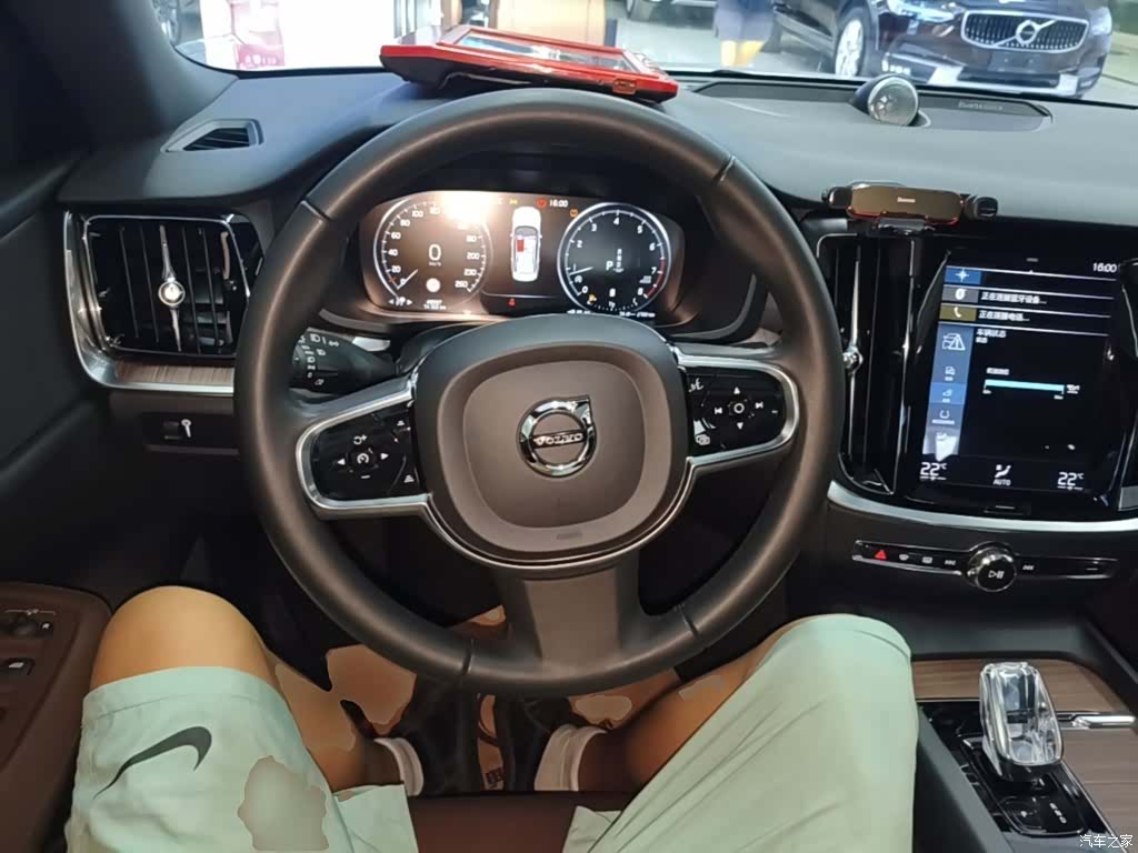 Volvo S60, 2022 11