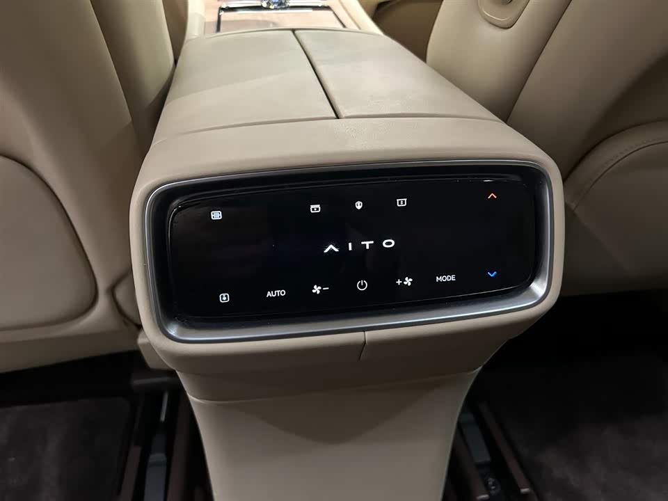 AITO Ask the world M9