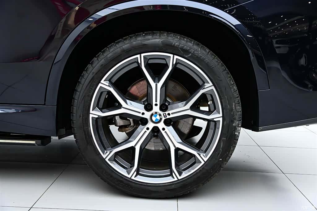 BMW X5, 2024 37