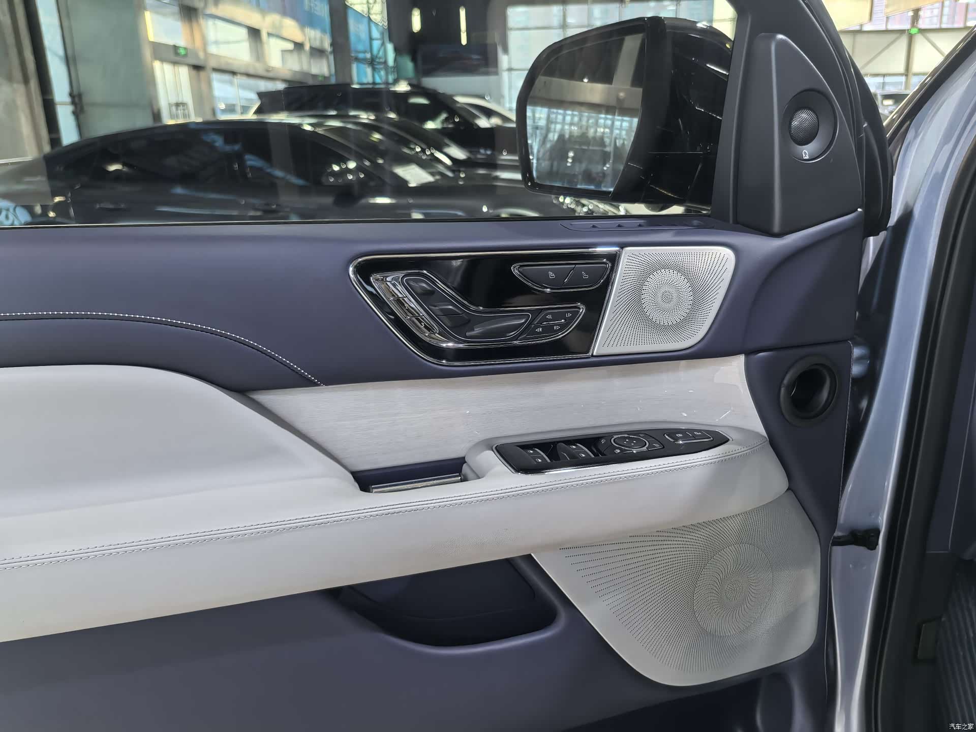 Lincoln Navigator, 2023 4