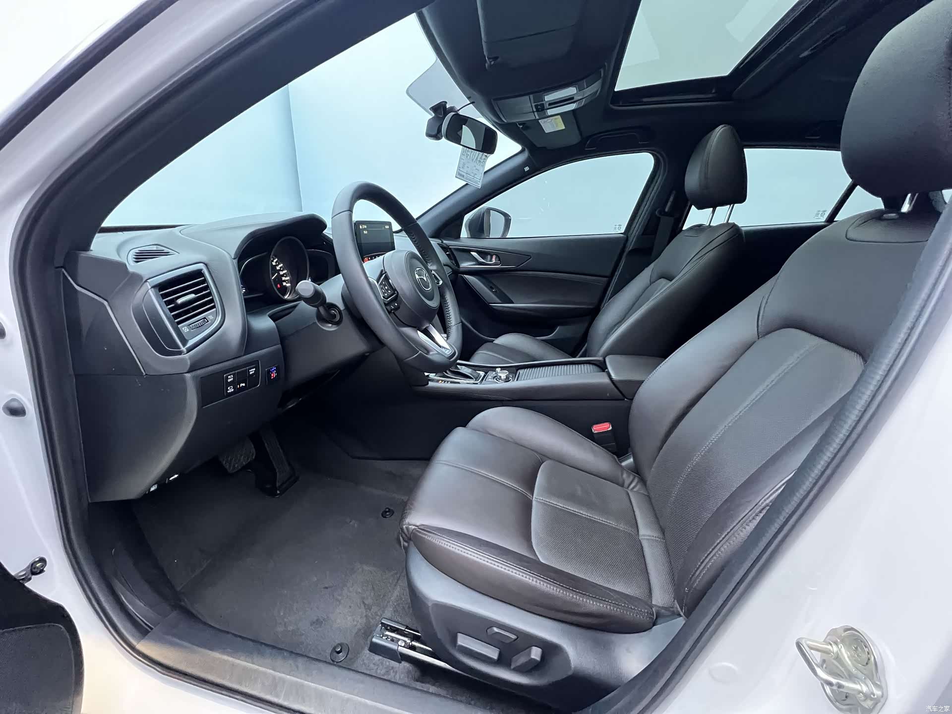 Mazda CX-4, 2023 22