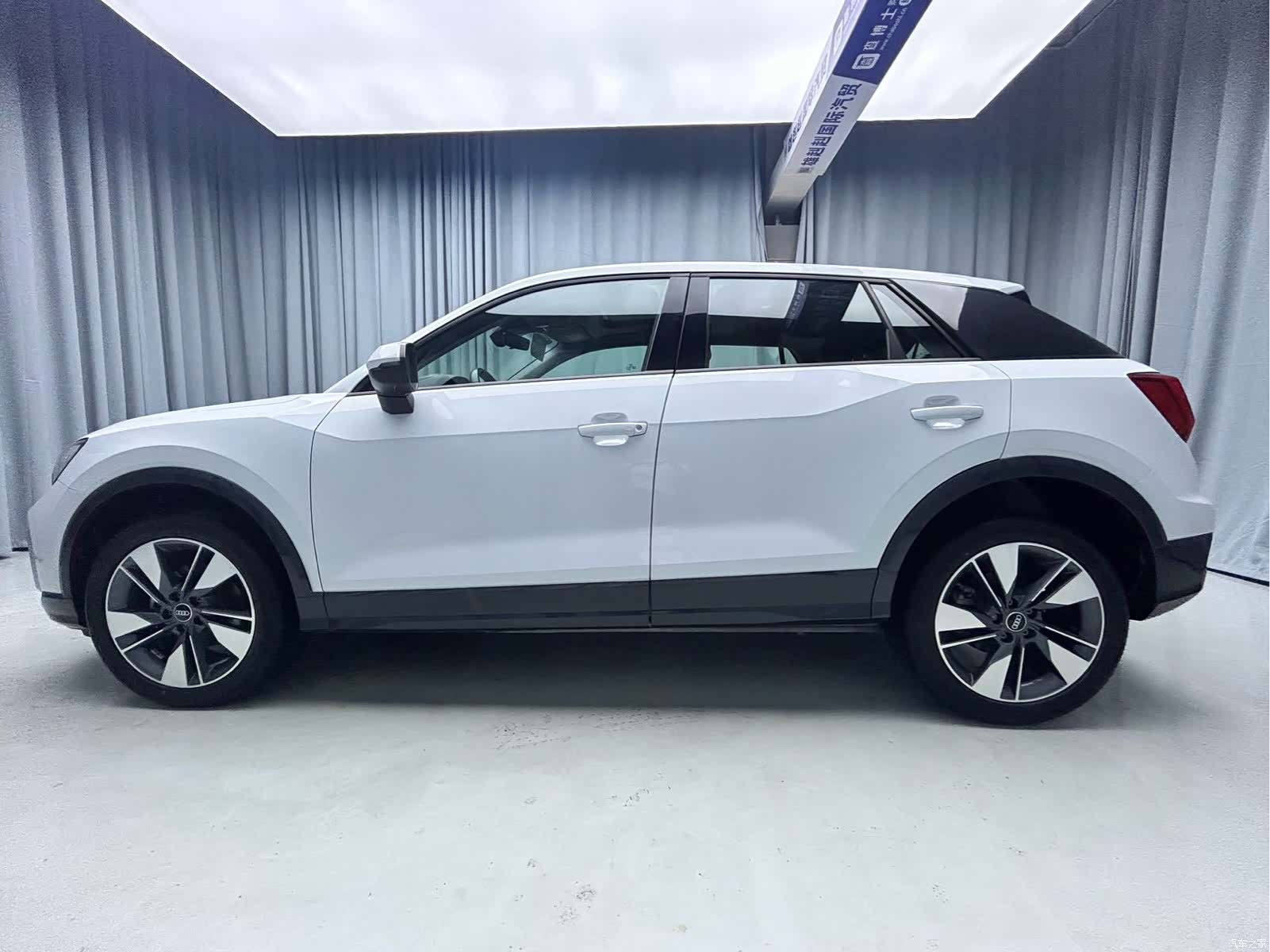 Audi Q2L, 2023 4