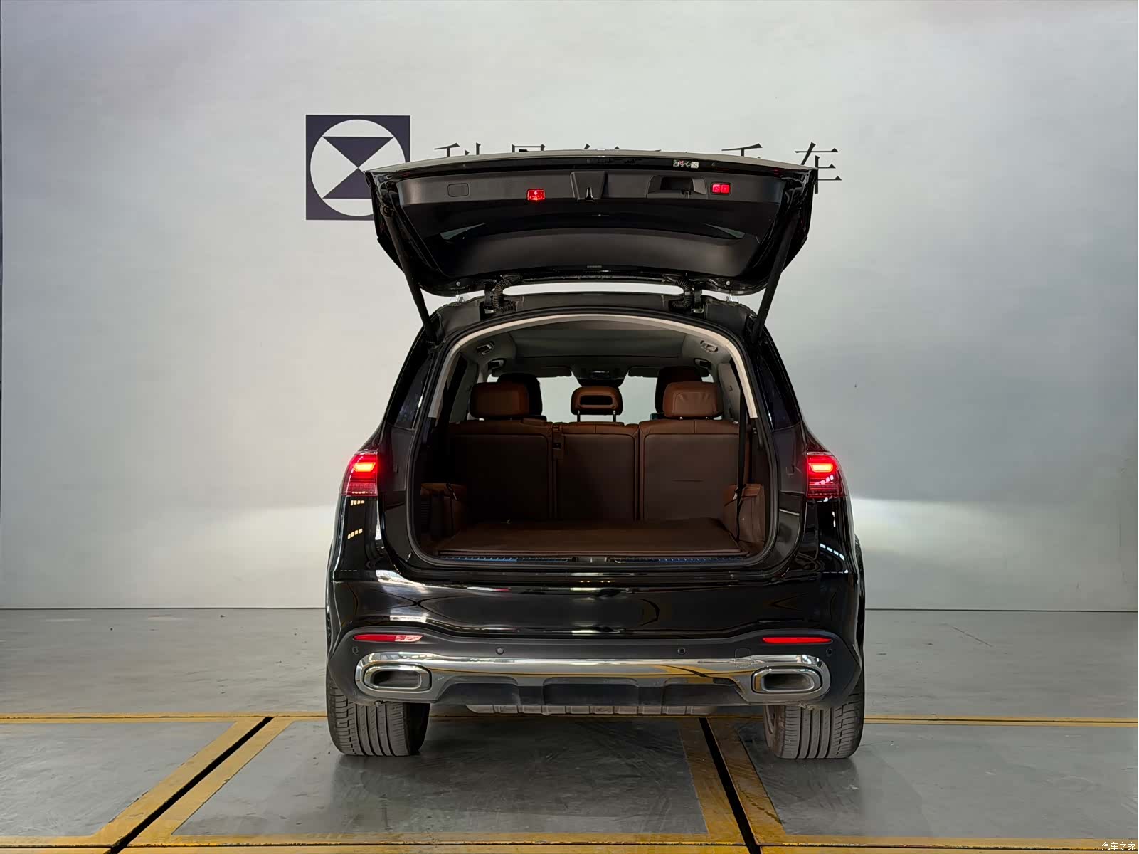 Mercedes-Benz GLS, 2024 18