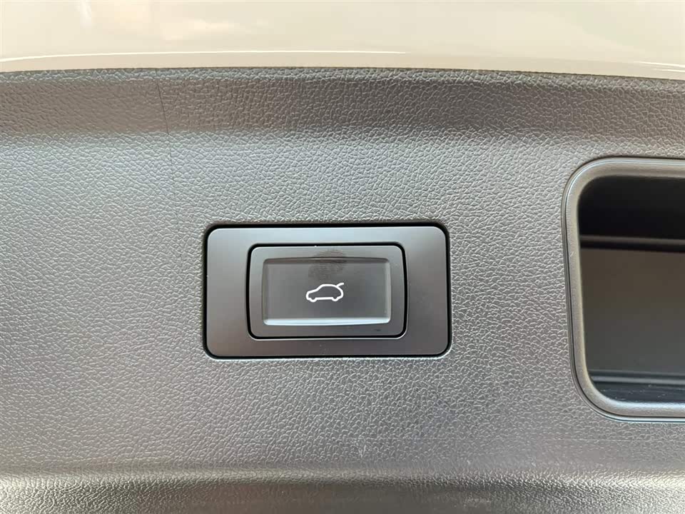 AITO Ask the world M5