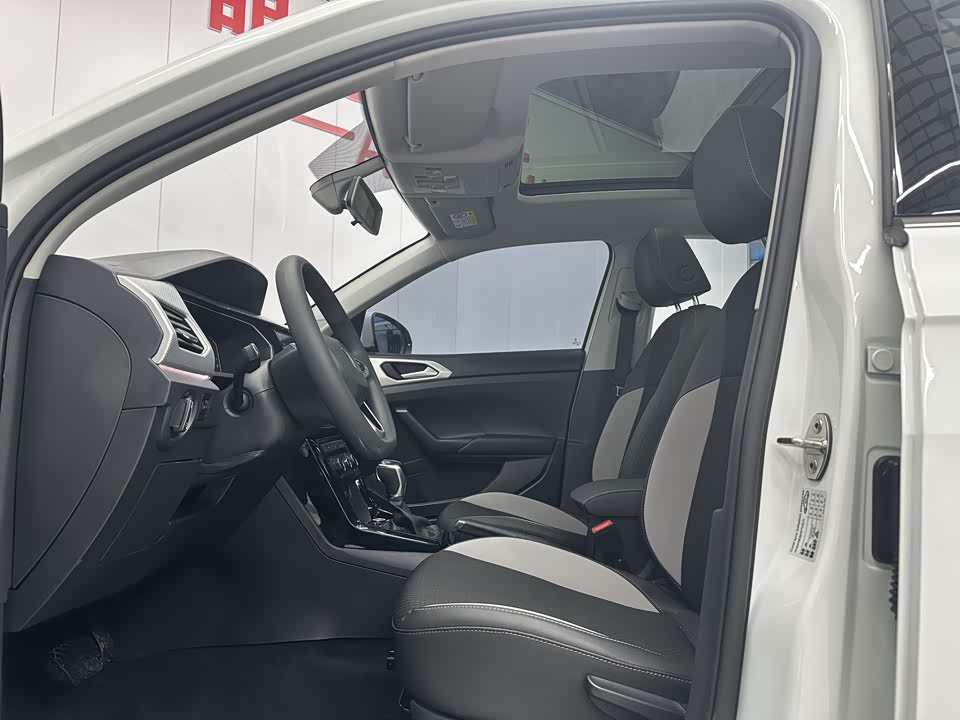 Volkswagen Exploring the shadow