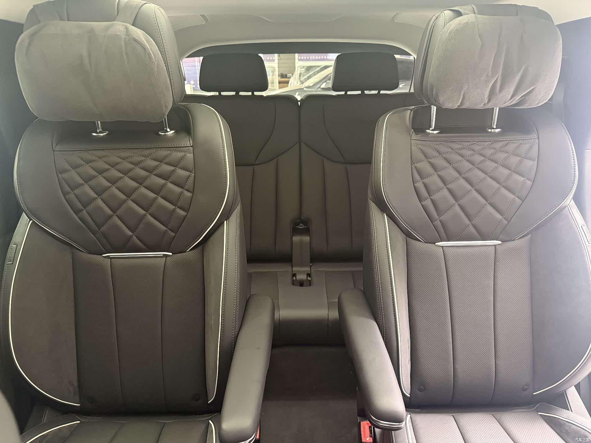 Hongqi E-HS9, 2023 9
