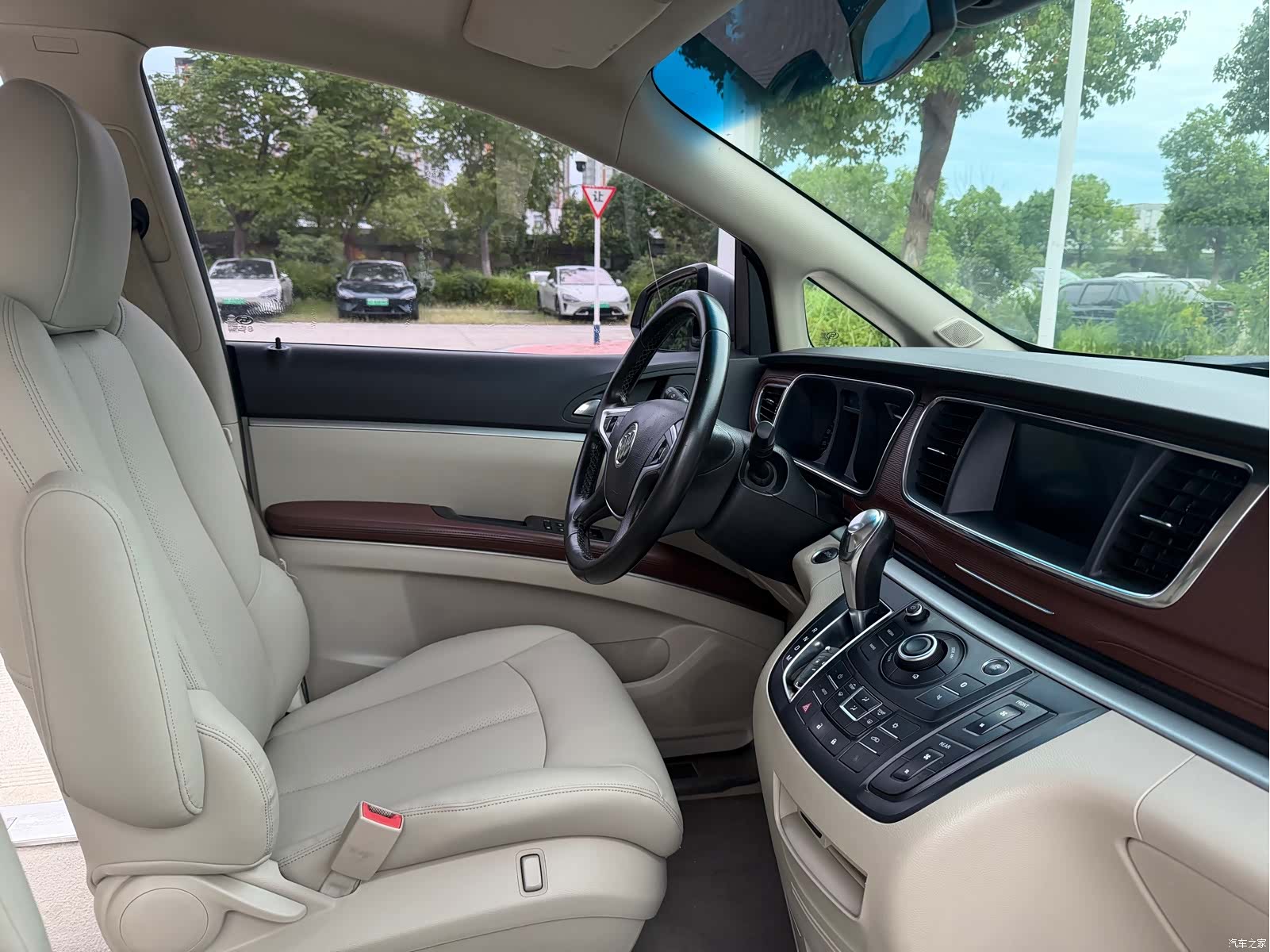 Buick GL8, 2017 14