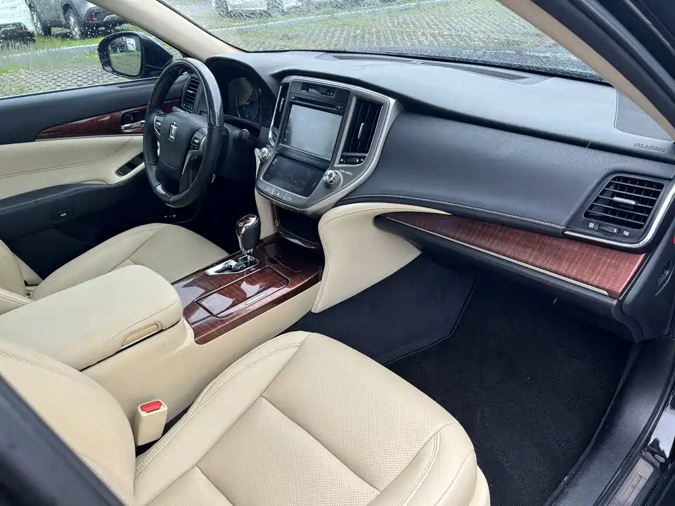 Toyota crown
