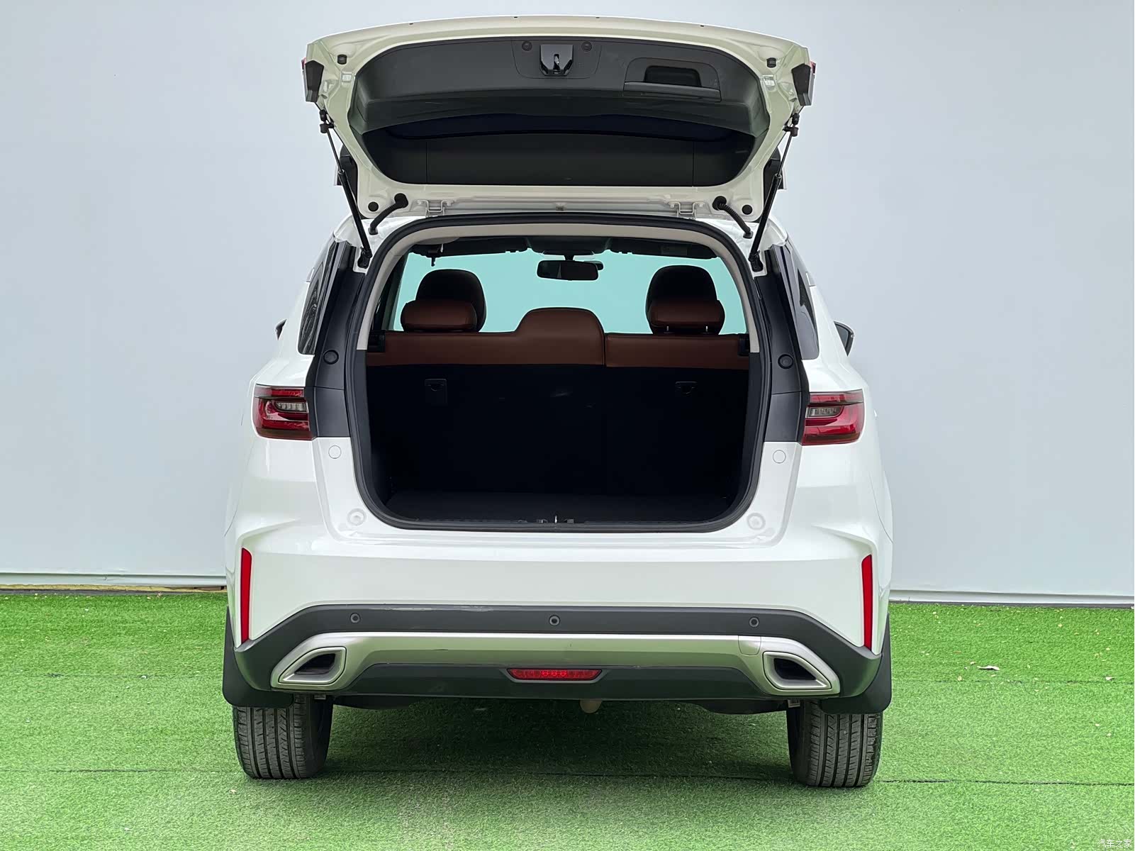 Geely X6, 2022 7