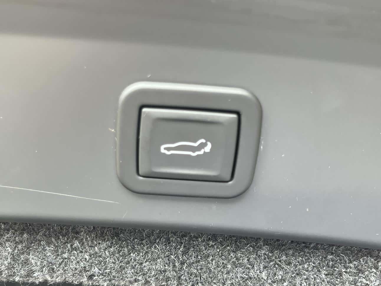 Cadillac CT6, 2023 25