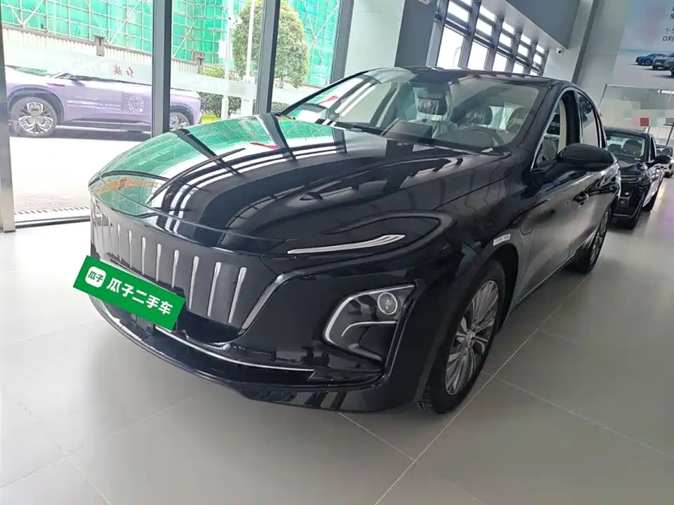 Hongqi E-QM5