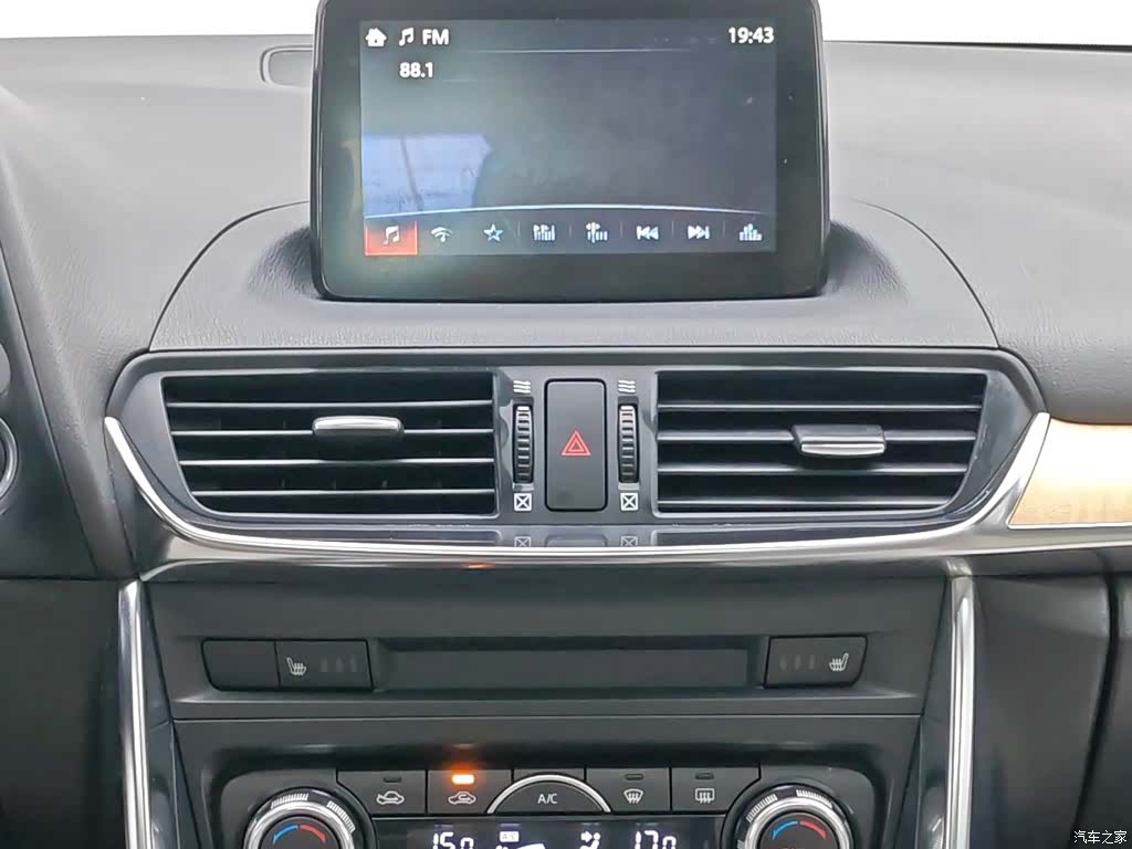 Mazda CX-4, 2016 12