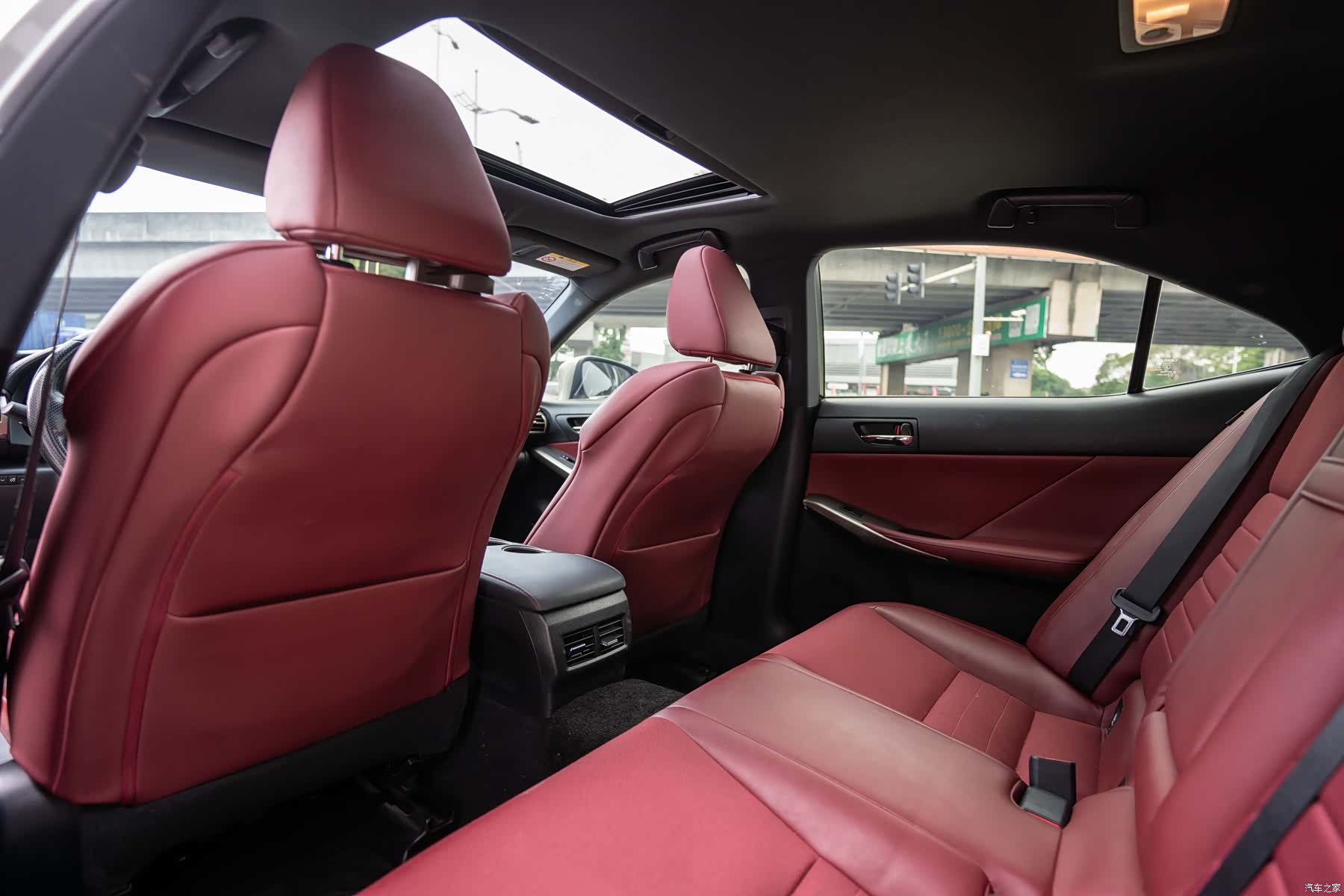 Lexus IS, 2016 9