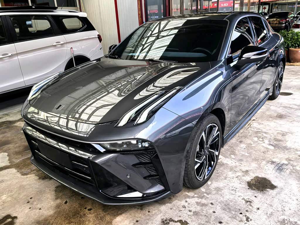Lynk & Co 03