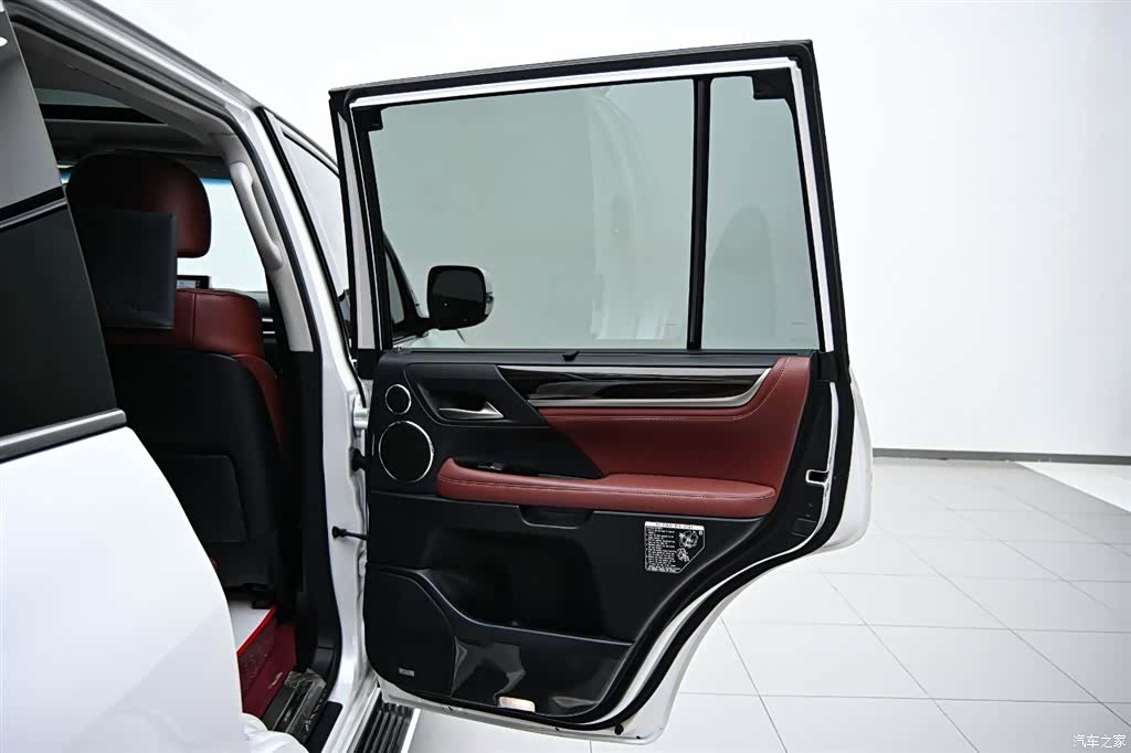 Lexus LX, 2022 21
