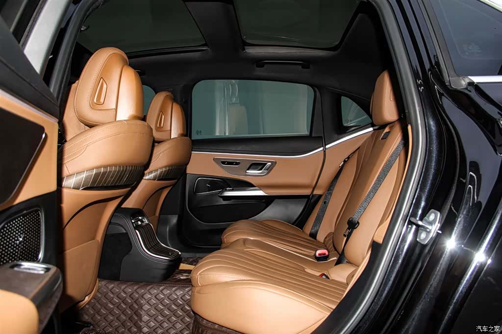 Mercedes-Benz E-Class, 2024 19