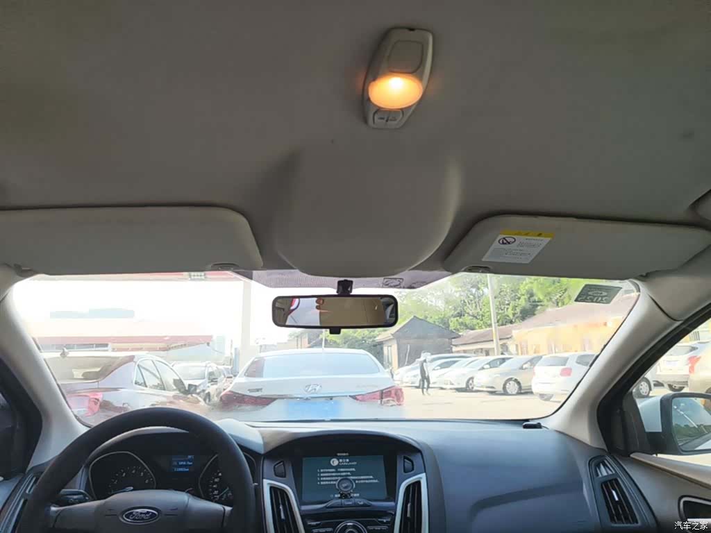 Ford Focus, 2015 18