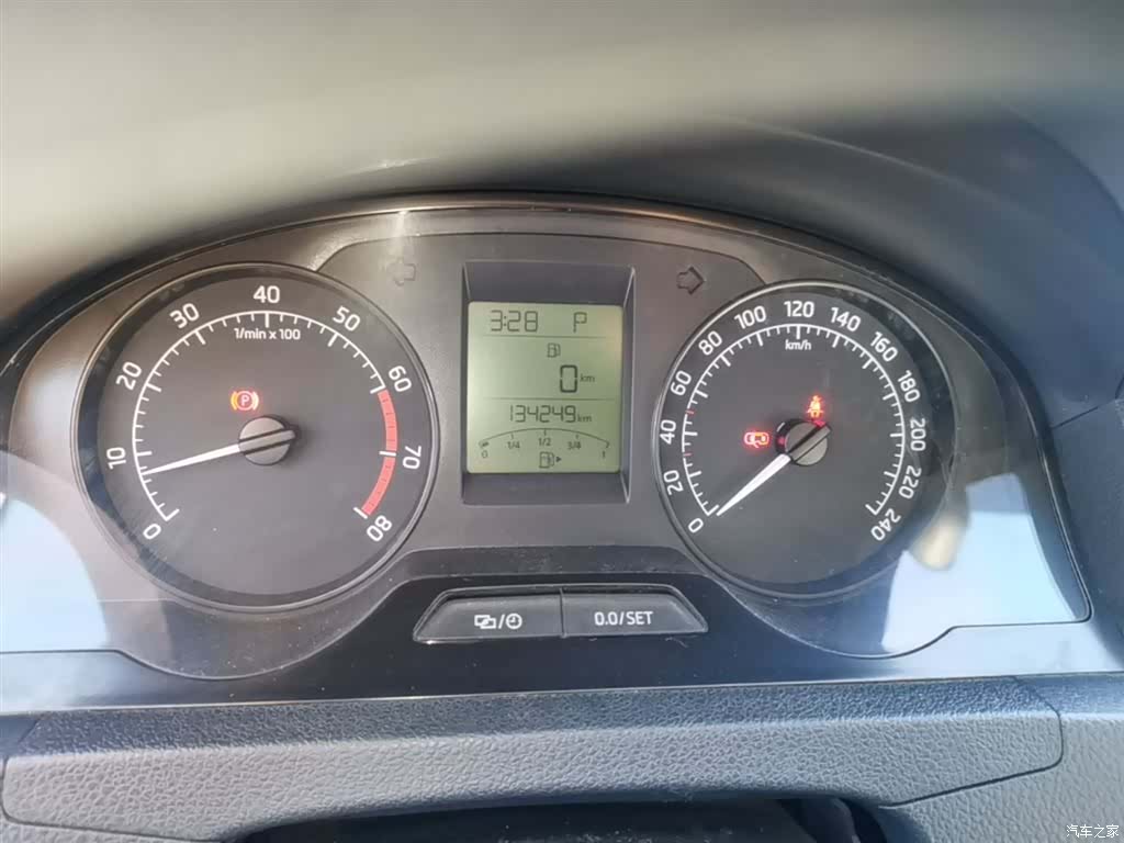 Skoda Rapid, 2015 12