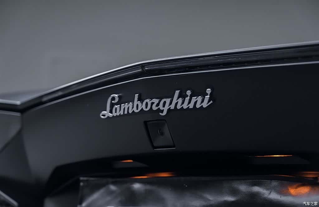 Lamborghini Aventador, 2016 11
