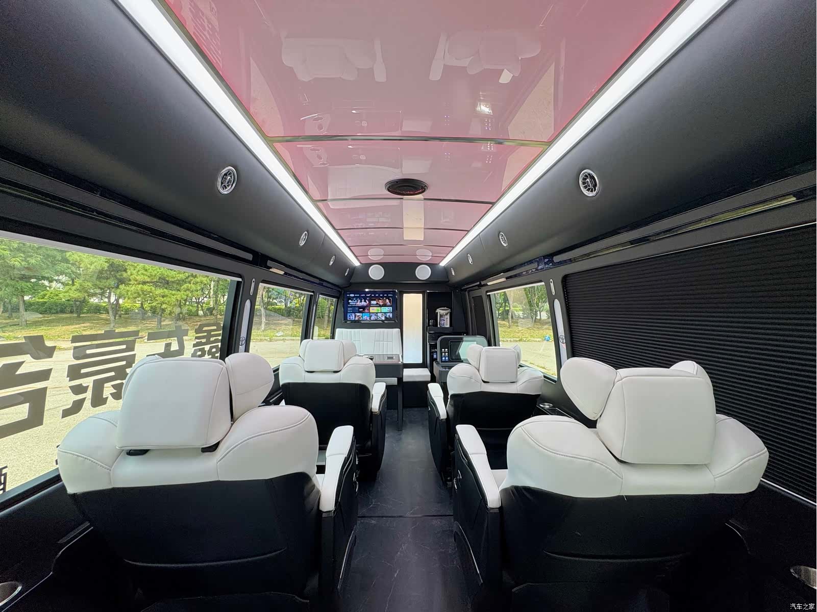 Toyota Coaster, 2018 17