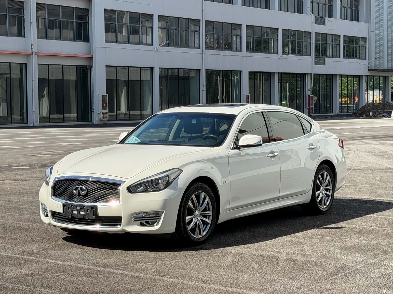 Infiniti Q70