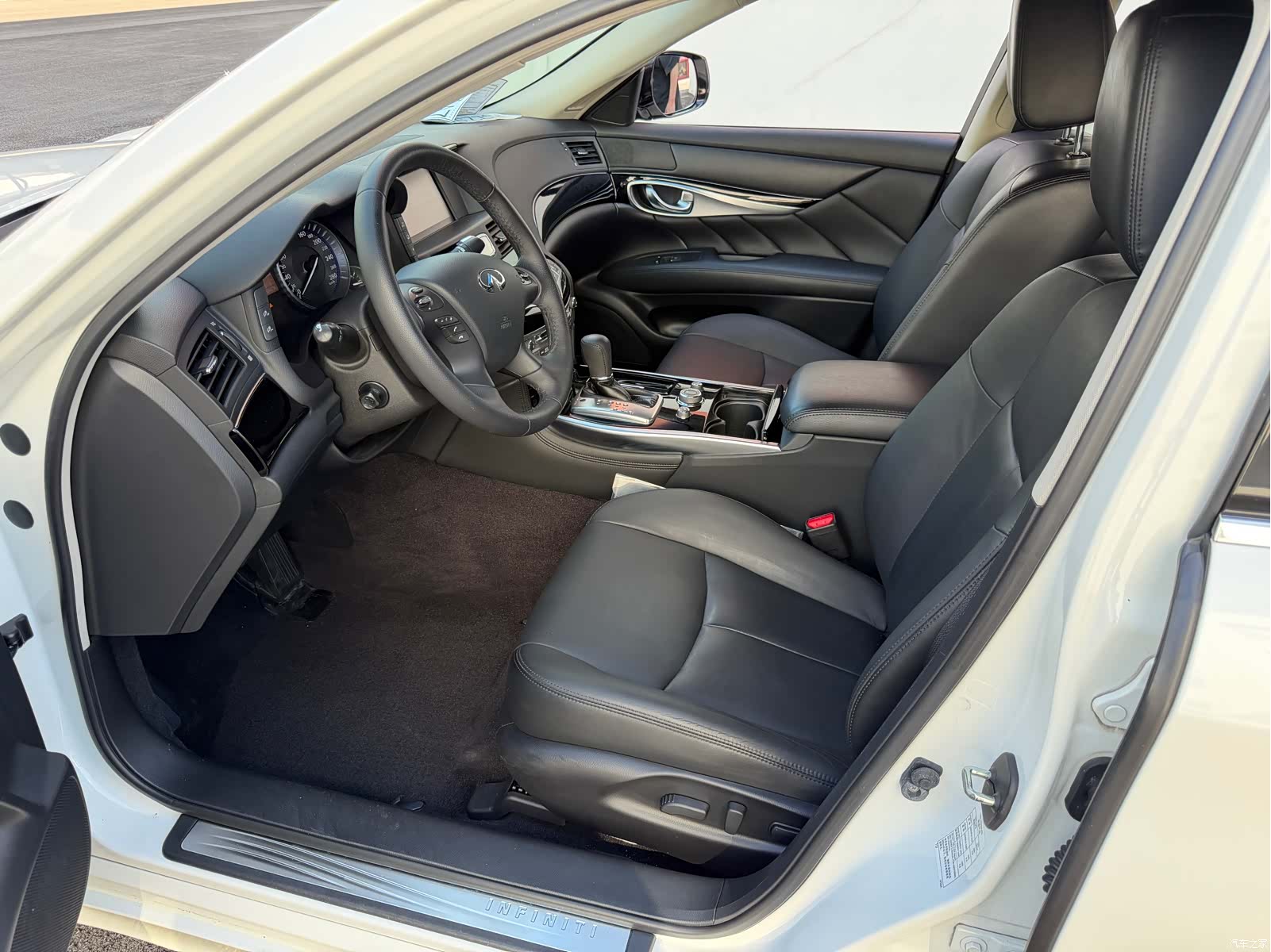 Infiniti Q70, 2016 11