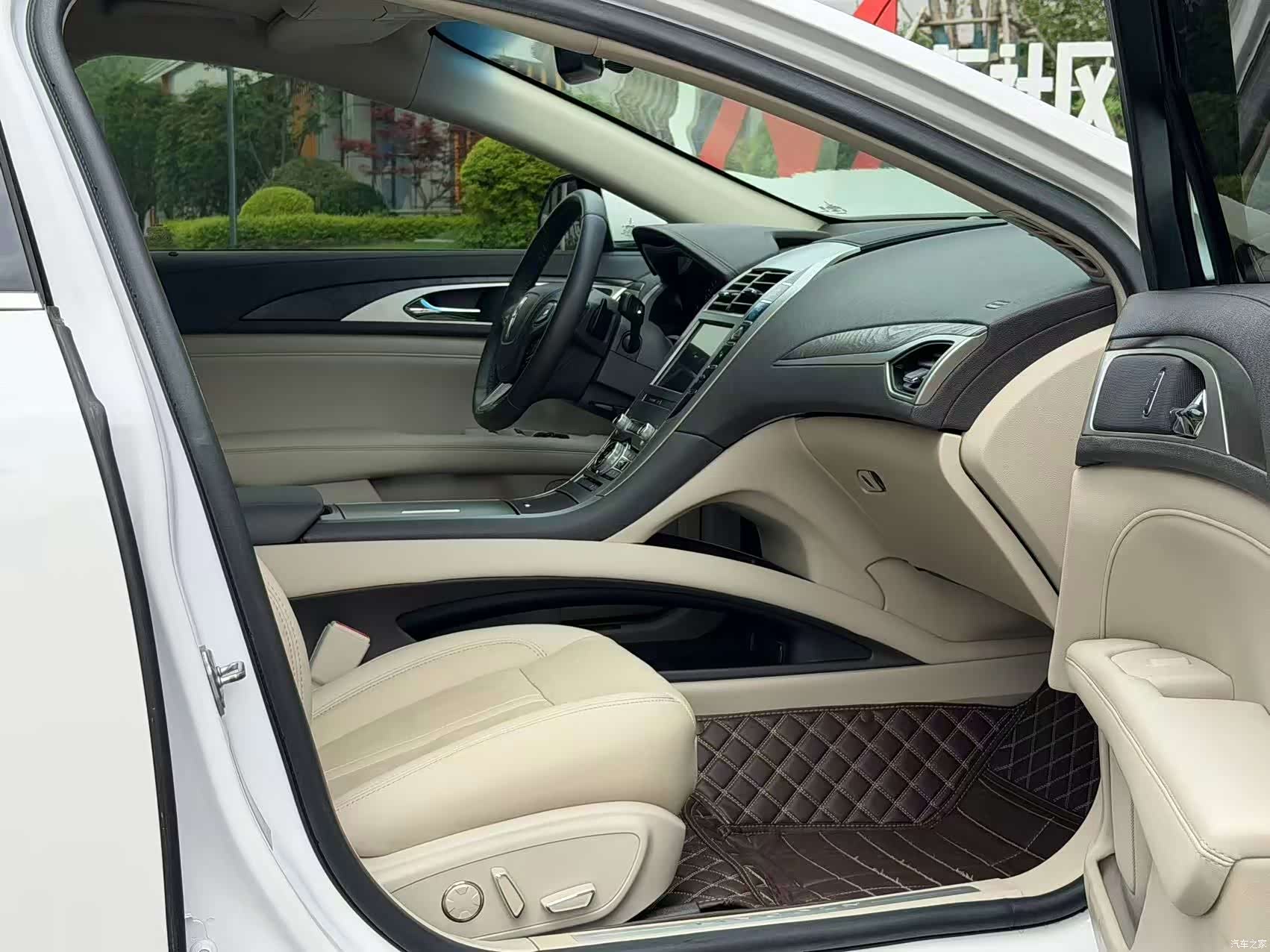 Lincoln MKZ, 2020 9