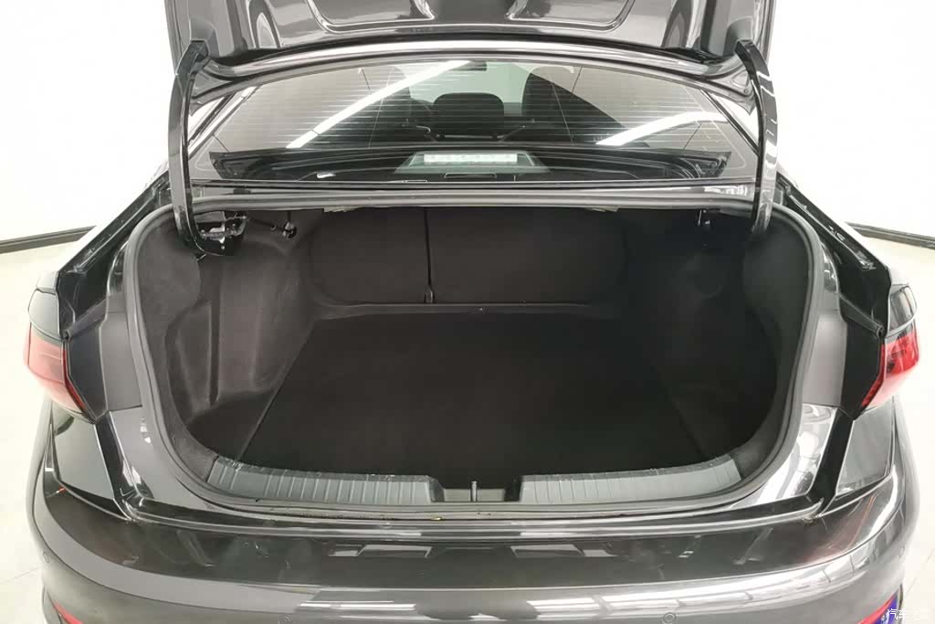 Volkswagen Sagitar, 2023 4