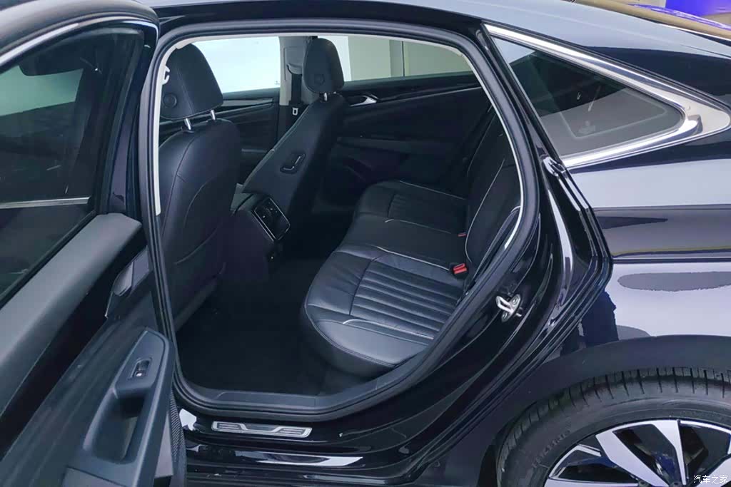 Volkswagen Passat, 2022 11