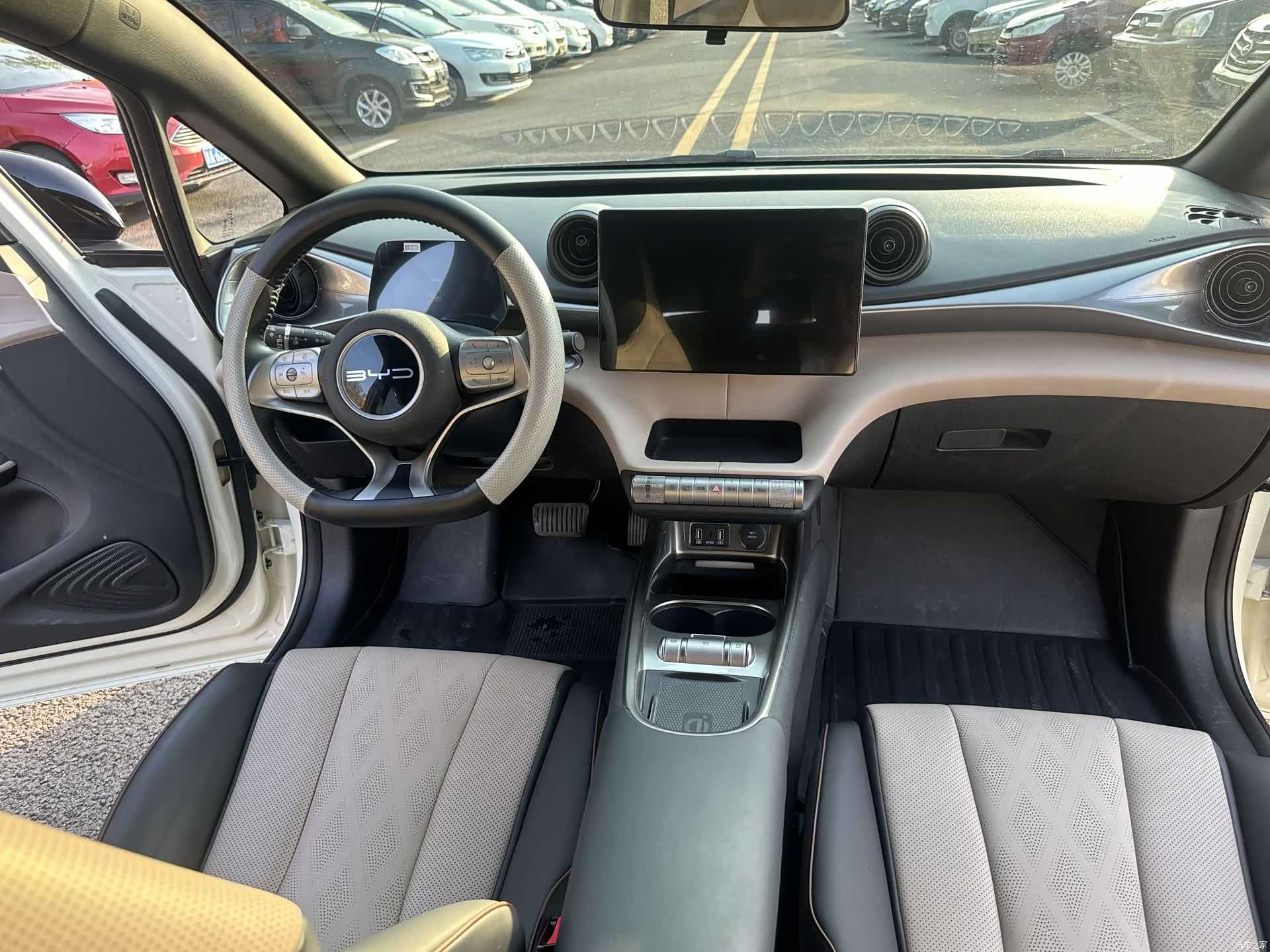 BYD Dolphin, 2023 15