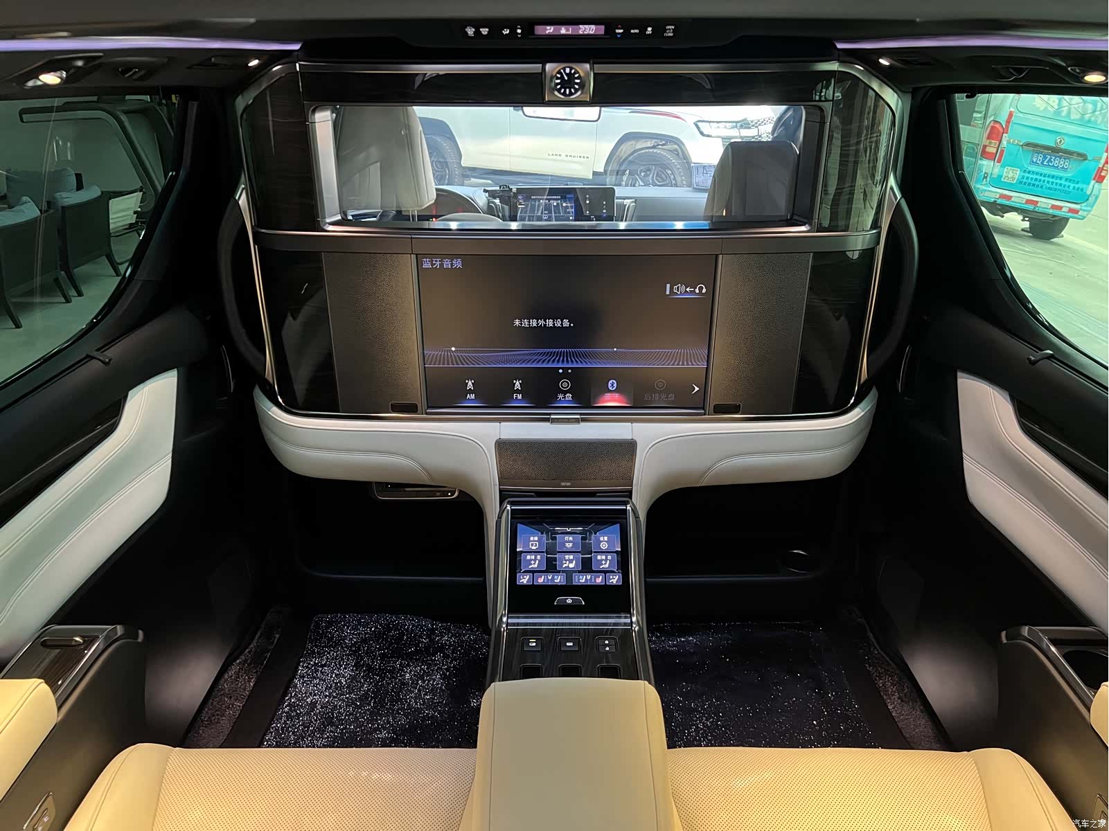 Lexus LM, 2022 9