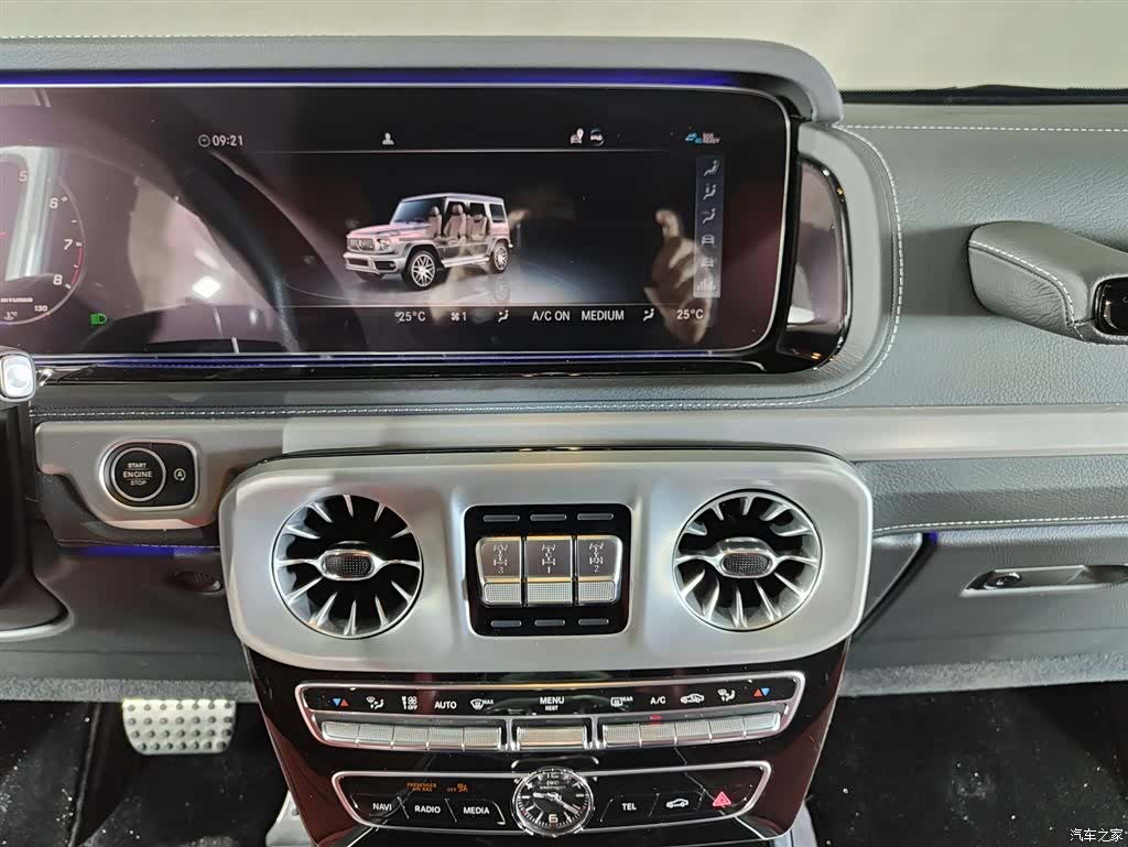 Mercedes-Benz G-Class, 2024 16