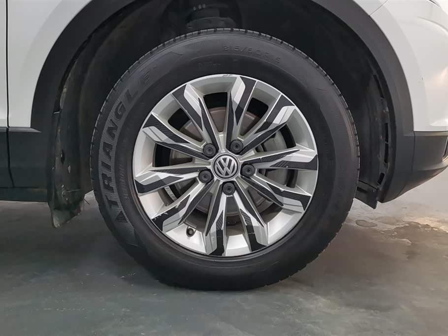 Volkswagen T-ROC exploring Songs