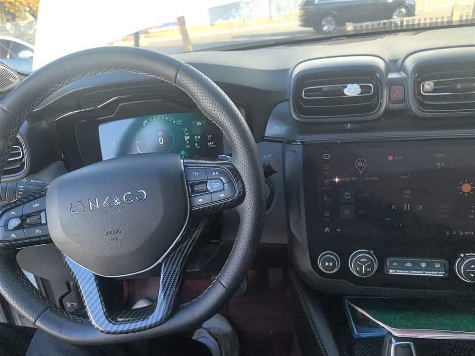 Lynk & Co 03