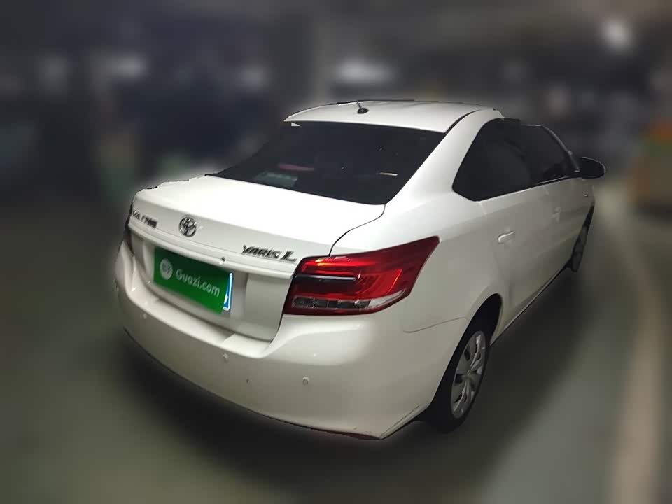 Toyota YARiS L to enjoy