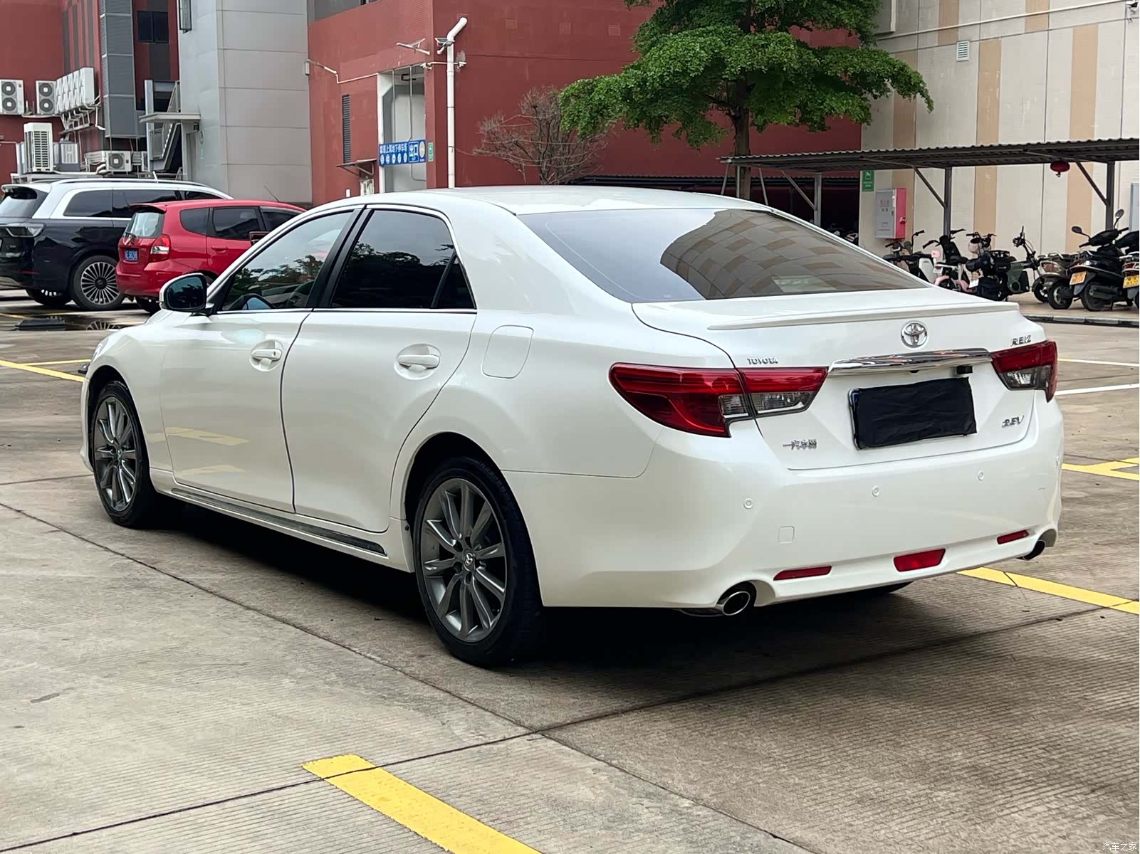 Toyota 2.5V, 2014 3