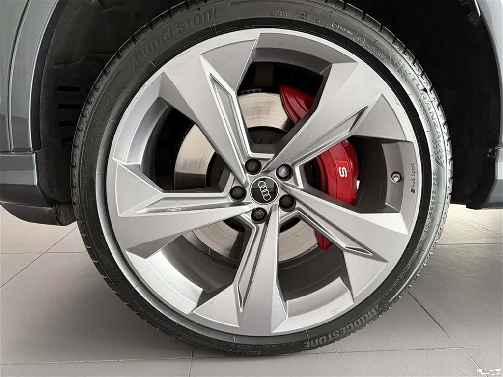 Audi Q7, 2024 13