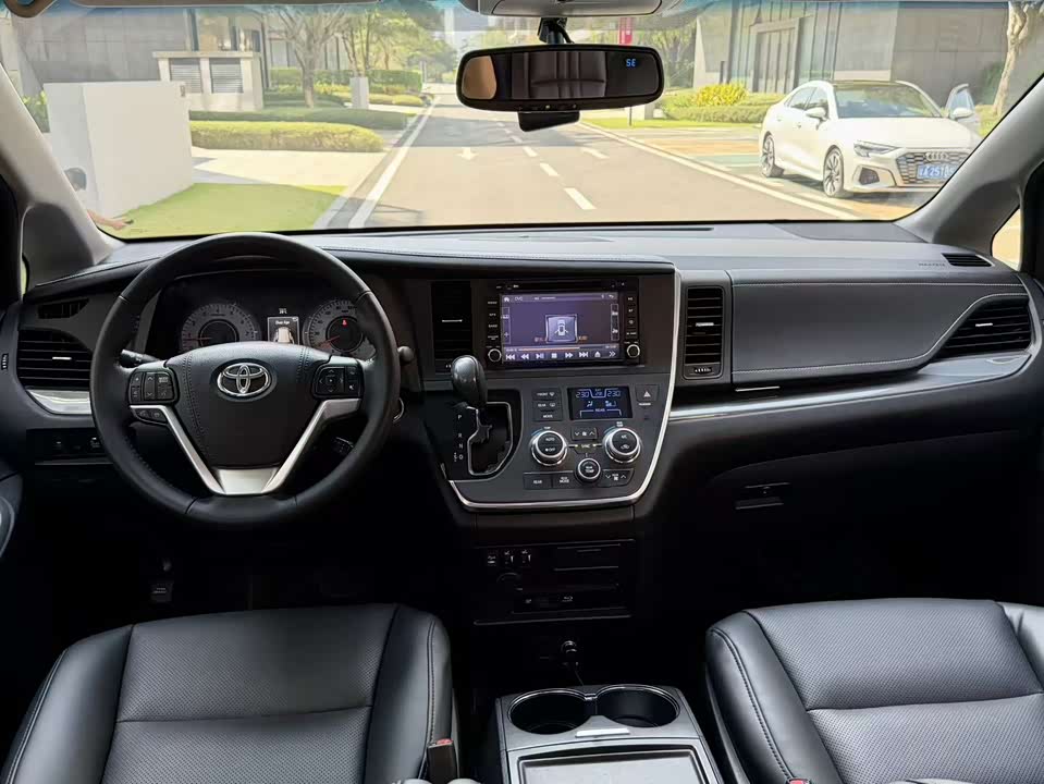 Toyota SIENNA