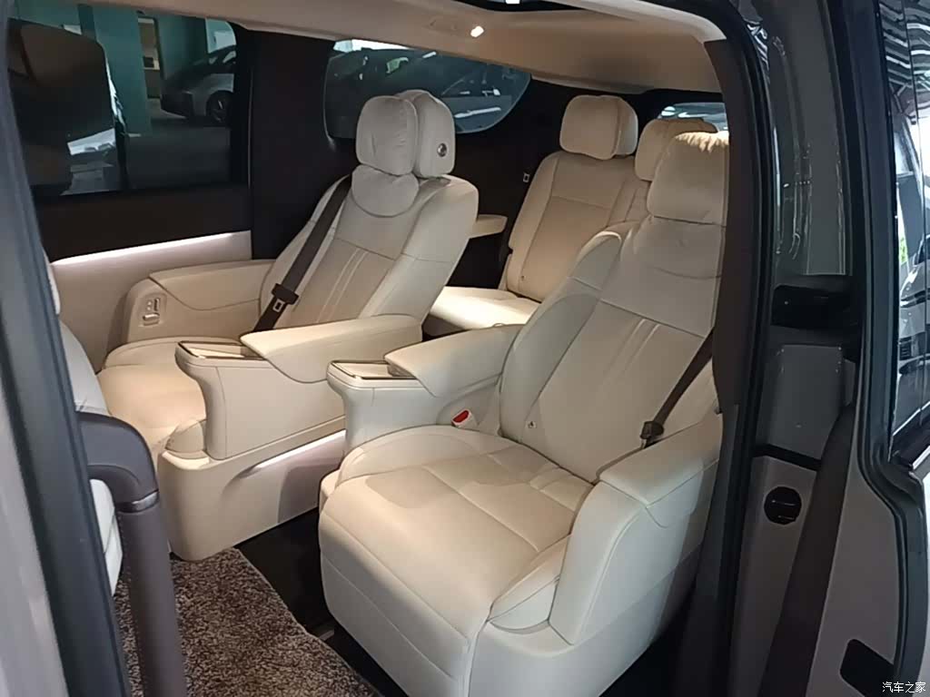 Li Auto MEGA, 2024 17