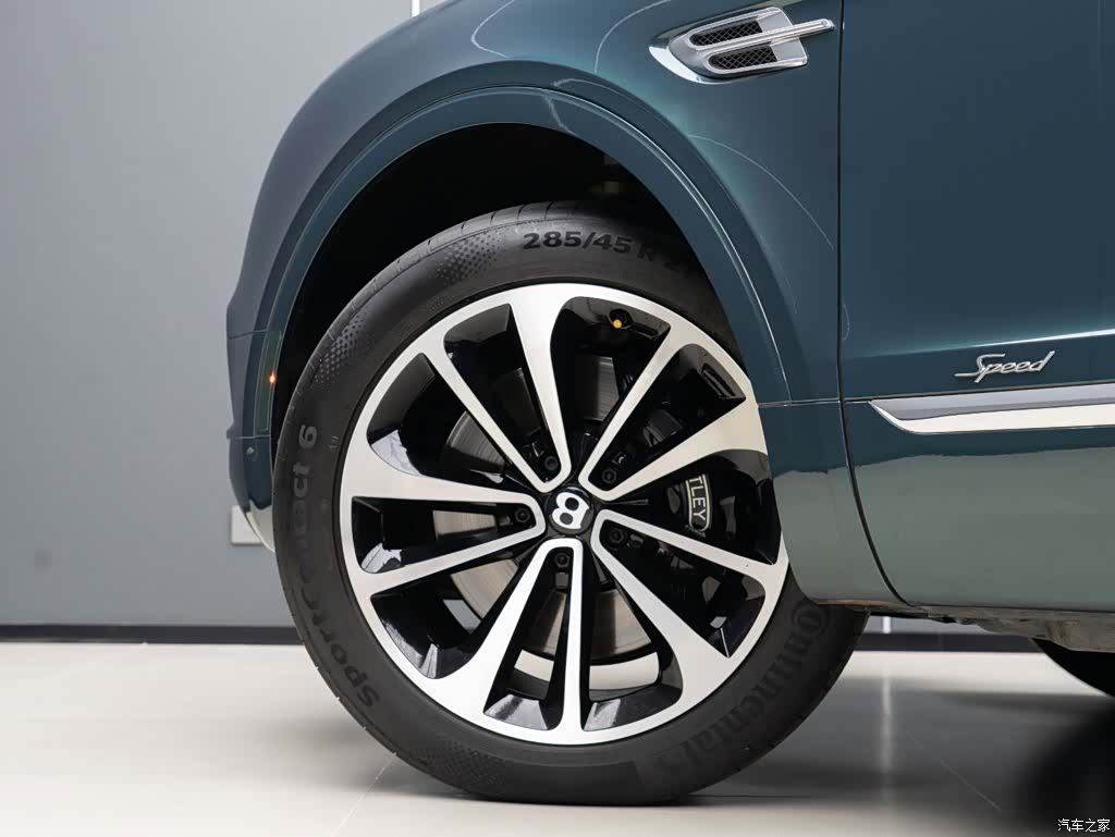 Bentley Bentayga, 2017 6