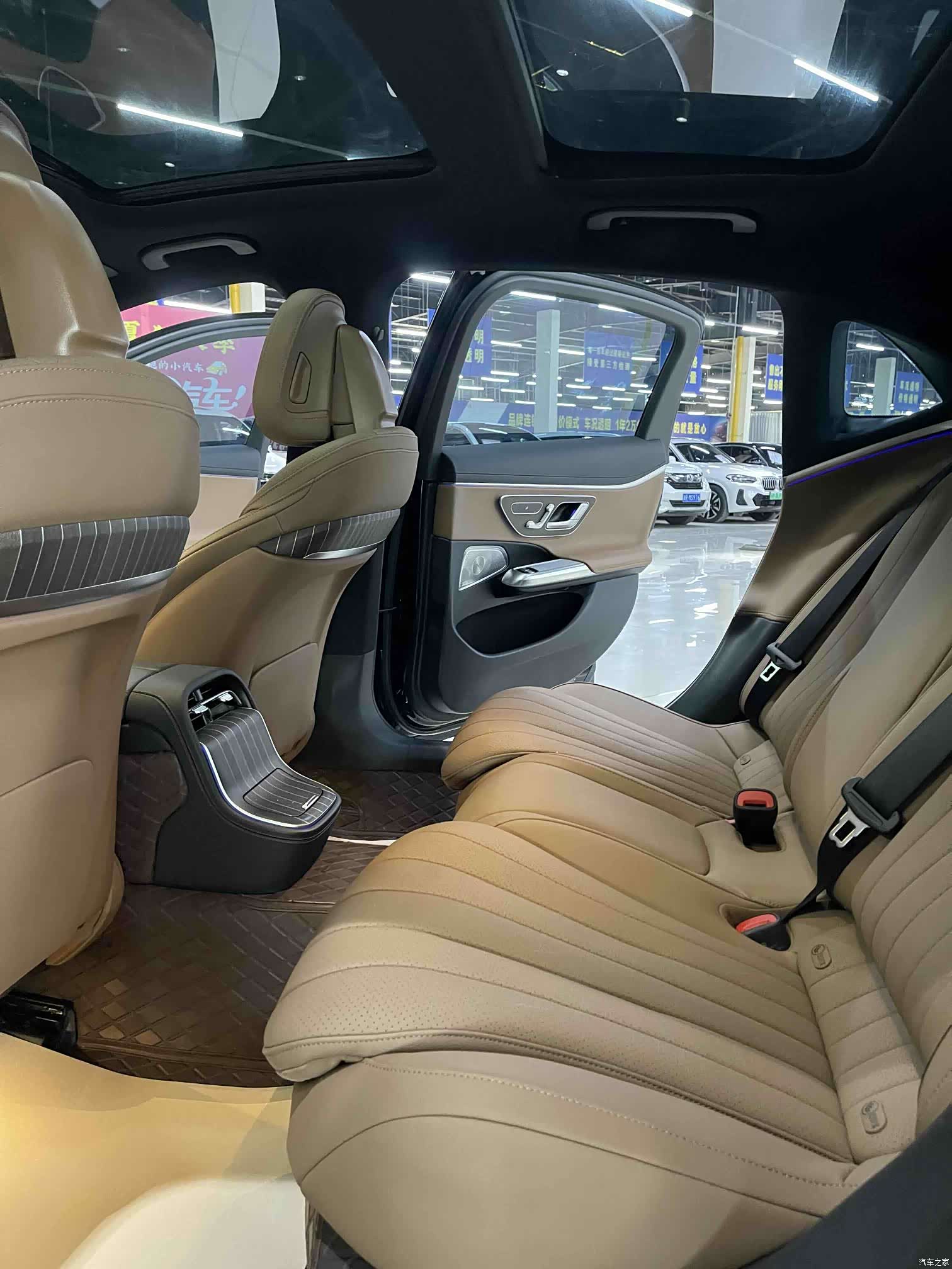 Mercedes-Benz E-Class, 2024 6