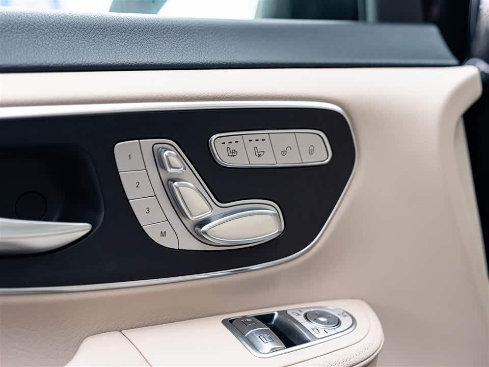 Mercedes-Benz V-class