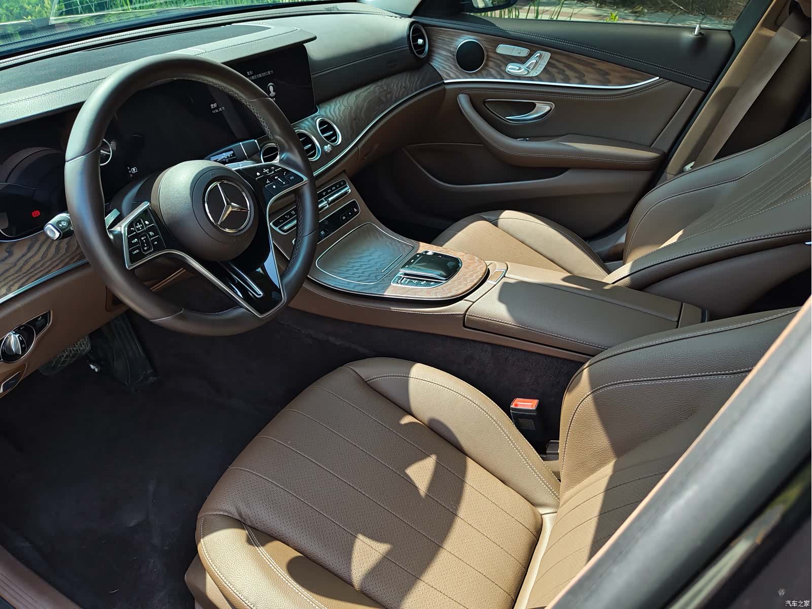 Mercedes-Benz E-Class, 2023 25