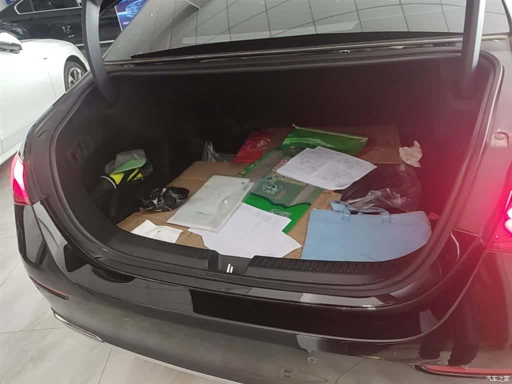 Mercedes-Benz E-Class, 2025 19