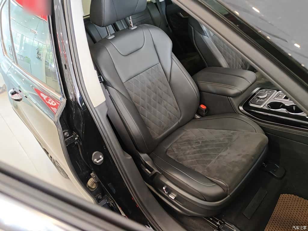 Hongqi HS7, 2023 25
