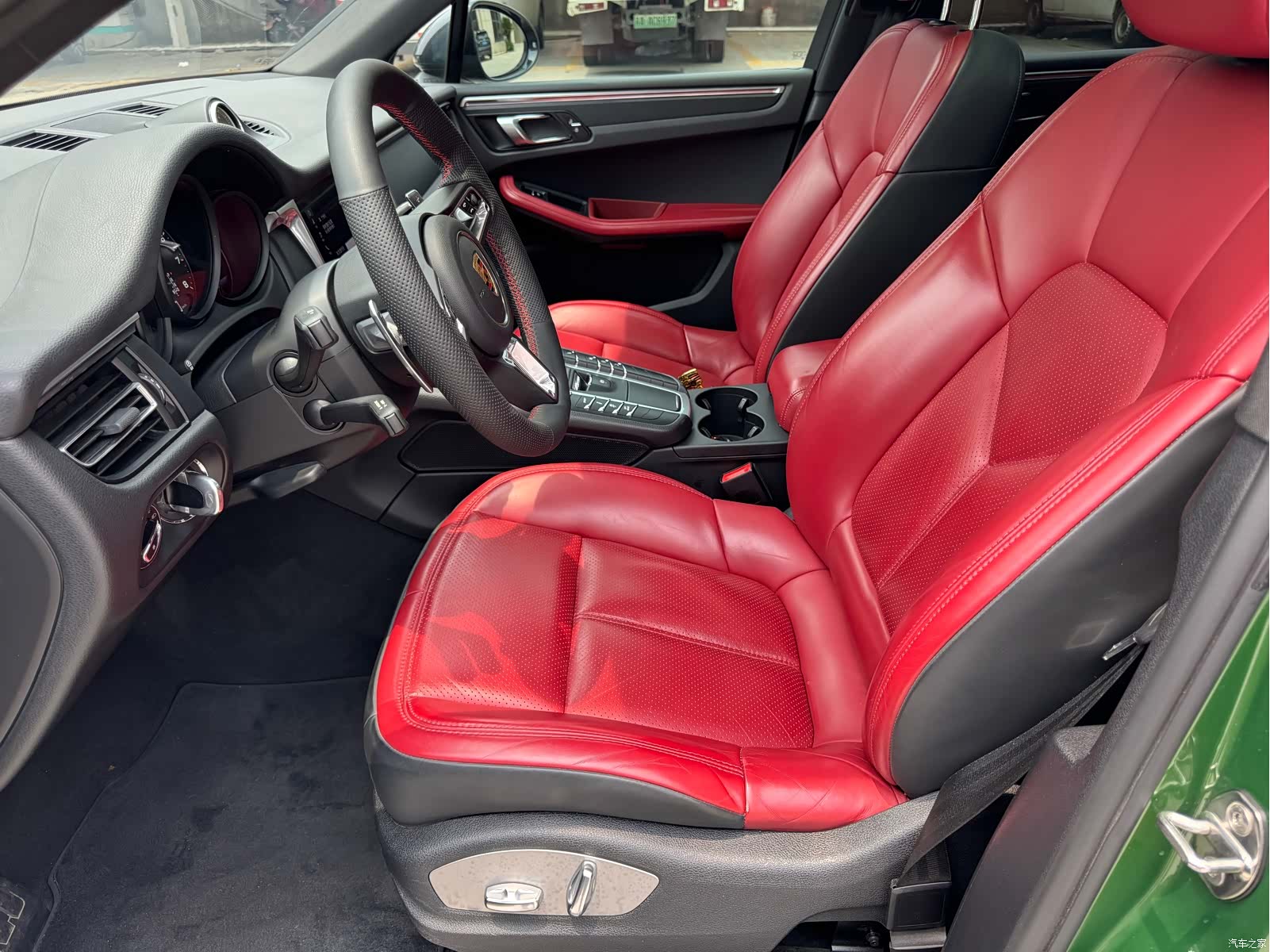 Porsche Macan, 2020 все фото